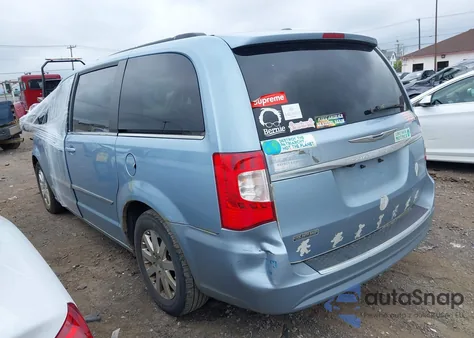 2013 Chrysler Town & Country Touring z USA, uszkodzony, nr VIN 2C4RC1BG0DR620471